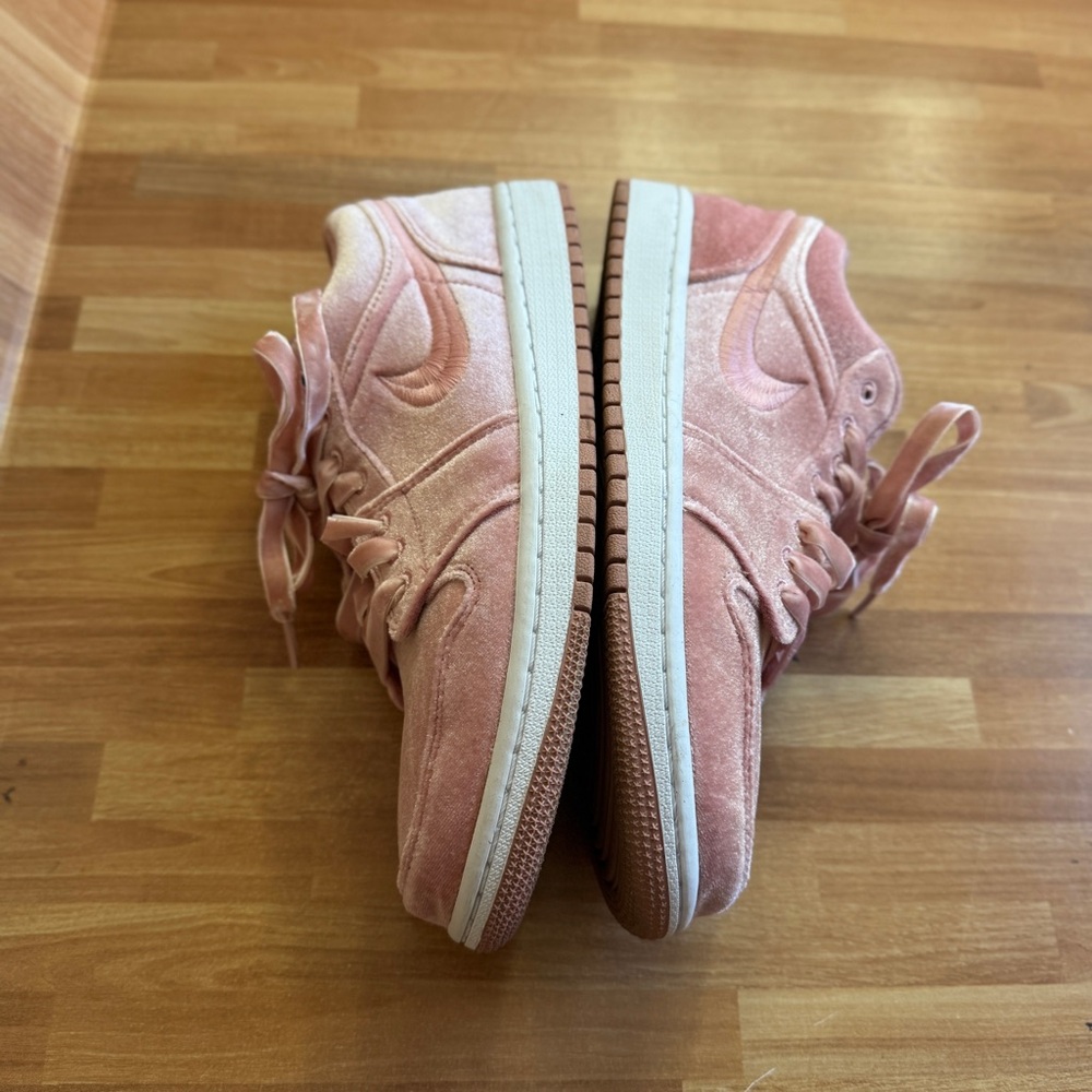 Women's Nike air Jordan 1 se pink velvet women's low sneakers size 9.5 - Picture 8 of 14